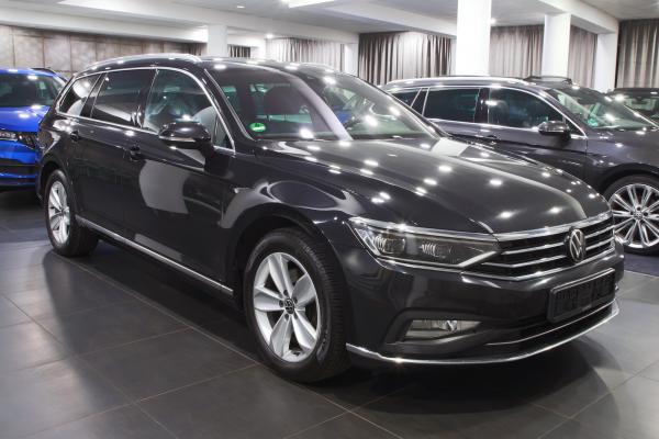 Volkswagen Passat B8 Variant Elegance 2.0 TDI 110kW DSG / Facelift 2020 / Matrix Led / Head Up Display / ALU 17'' + ALU 16"