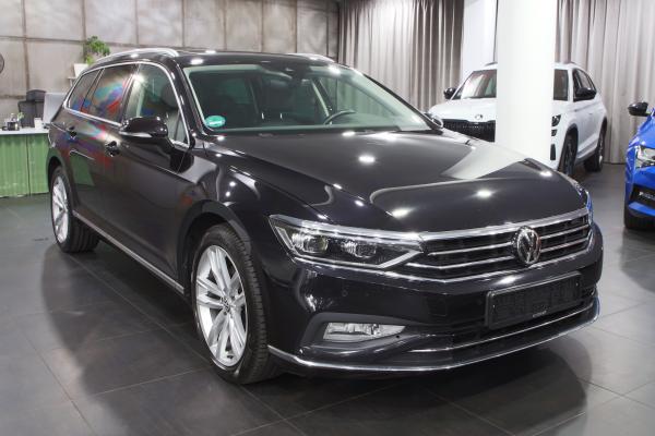 Volkswagen Passat B8 Variant Elegance 2.0 TDI 140kW DSG / Facelift 2020 / Webasto / Matrix Led / ALU 18''