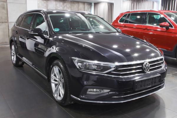 Volkswagen Passat B8 Variant Elegance 2.0 TDI 140kW DSG / Facelift 2002 / Webasto / Matrix Led / ALU 18''