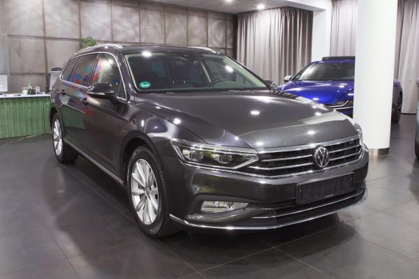 Volkswagen Passat B8 Variant Elegance 2.0 TDI 140kW DSG / Facelift 2020 / Matrix Led / ALU 17''