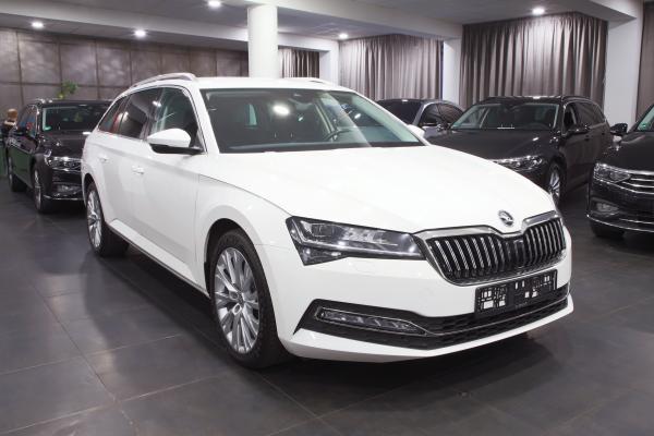 Škoda Superb 3 Combi Style 2.0 TDI 140kW DSG / Facelift 2020 / Virtual cockpit / Matrix Led / ALU 18''