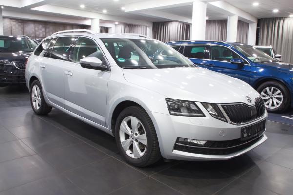 Škoda Octavia 3 Combi Style 2.0 TDI 110kW DSG / ALU 16" / Facelift