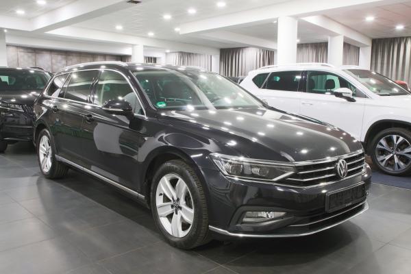 Volkswagen Passat B8 Variant Elegance 2.0 TDI 110kW DSG / Facelift 2020 / Webasto / Matrix Led / ALU 17''