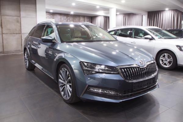 Škoda Superb 3 Combi 2.0 TDI 140kW 4x4 DSG Laurin & Klement / Facelift 2020 / Matrix Led / ALU 19''