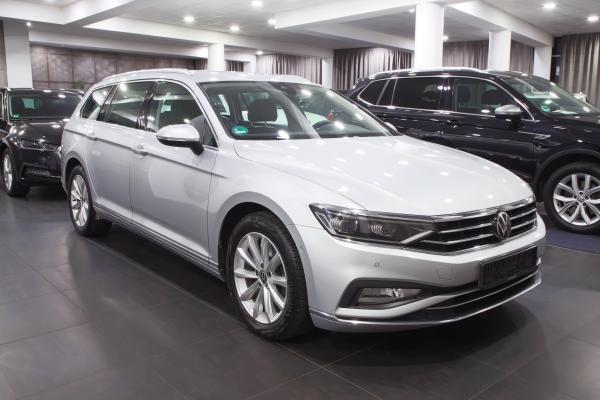 Volkswagen Passat B8 Variant Elegance 2.0 TDI 110kW DSG / Facelift 2020 / Matrix Led / ALU 17''+ zimní sada