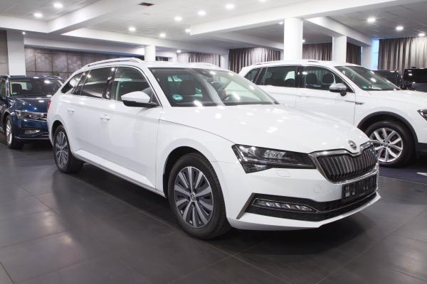 Škoda Superb 3 Combi iV 1.4 TSI  115kW DSG Style / Facelift 2020 / Matrix Led / ALU 17''