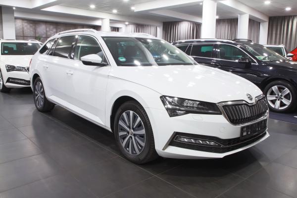 Škoda Superb 3 Combi iV 1.4 TSI  115kW DSG Style / Facelift 2020 / Matrix Led / ALU 17''