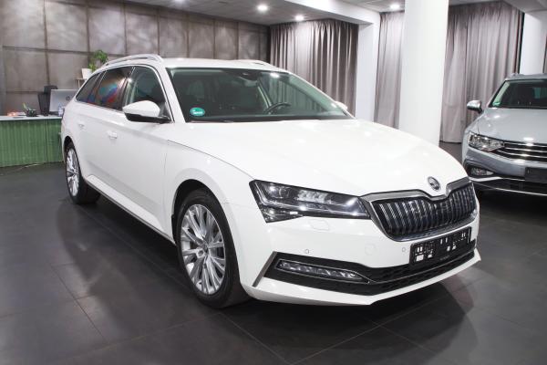 Škoda Superb 3 Combi Style 1.4 TSI iV 115kW DSG / Facelift 2020 / Matrix Led / Virtual Cockpit / ALU 17''+ ALU 18''