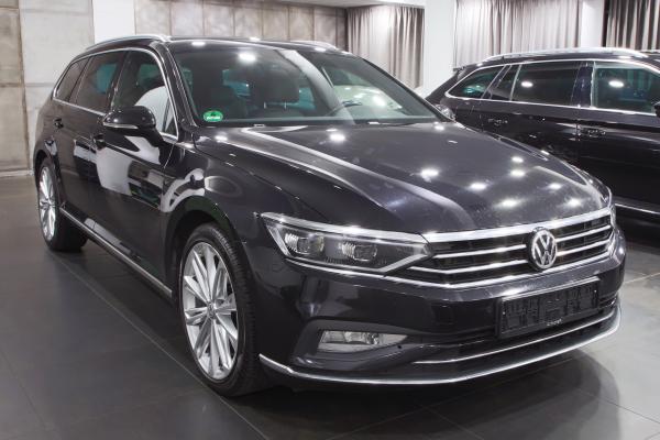 Volkswagen Passat B8 Variant Elegance 2.0 TDI 140kW DSG / Facelift 2020 / Matrix Led / Webasto / Virtual Cockpit / ALU 19''+ ALU 17''