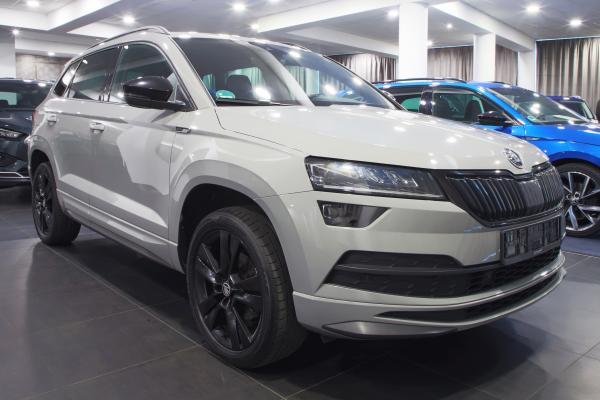 Škoda Karoq 1.5 TSI 110kW DSG Sportline / Virtual cockpit / ALU 18''