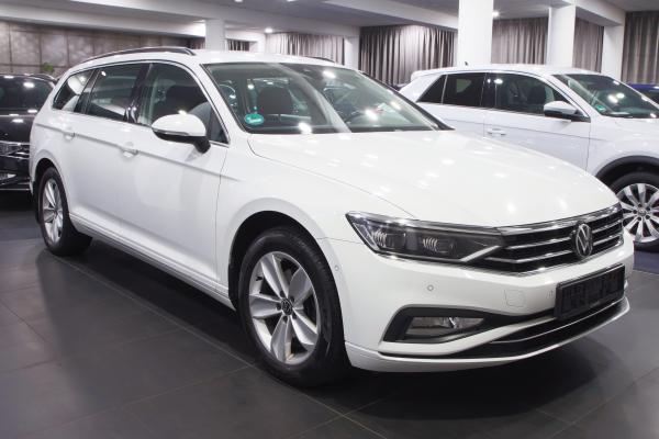 Volkswagen Passat B8 Variant Business 2.0 TDI 140kW 4x4 DSG / Facelift 2020 / Matrix Led / ALU 17''+ zimní sada