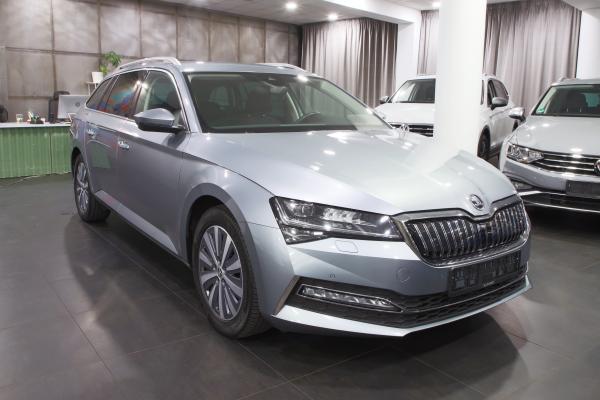 Škoda Superb 3 Combi iV Style 1.4 TSI 115kW DSG / Facelift 2020 / Matrix Led / ALU 17''