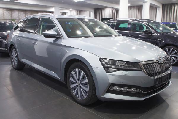 Škoda Superb 3 Combi iV Style 1.4 TSI 115kW DSG / Facelift 2020 / Matrix Led / ALU 17''