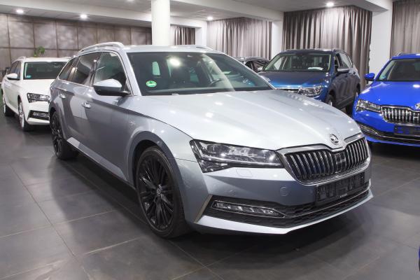 Škoda Superb 3 Combi 2.0 TDI 140kW DSG Laurin & Klement / Facelift 2020 / Matrix Led / Virtual Cockpit / ALU 19''+ ALU 17''