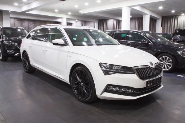 Škoda Superb 3 Combi 2.0 TDI 110kW DSG Laurin & Klement / Facelift 2020 / Matrix Led / Virtual Cockpit / ALU 19''