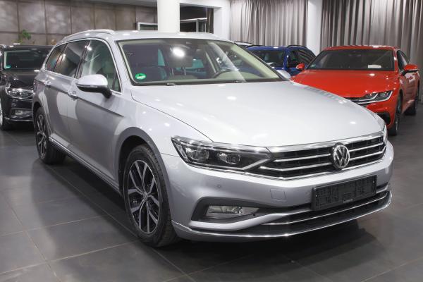 Volkswagen Passat B8 Variant Elegance 2.0 TDI 140kW DSG / Facelift 2020 / Matrix Led / ALU 17''+ zimní sada