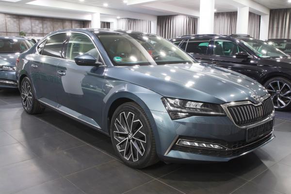 Škoda Superb Lim. Laurin & Klement 2.0 TDI 140kW DSG / Facelift 2020 / Matrix Led / Webasto / Virtual Cockpit / ALU 18''+ ALU 17''