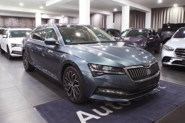 Škoda Superb Lim. Laurin & Klement 2.0 TDI 140kW DSG / Facelift 2020 / Matrix Led / Webasto / Virtual Cockpit / ALU 18''+ ALU 17''