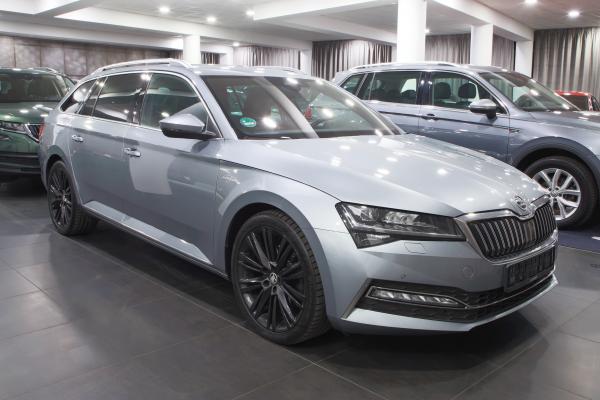 Škoda Superb 3 Combi 2.0 TDI 147kW 4x4 DSG Laurin & Klement / Facelift 2020 / Matrix Led / Virtual Cockpit / ALU 19''