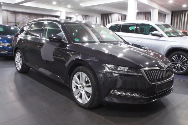 Škoda Superb 3 Combi Style 2.0 TDI 110kW DSG / Facelift 2020 / Matrix Led / Webasto / ALU 18''+ ALU 16''