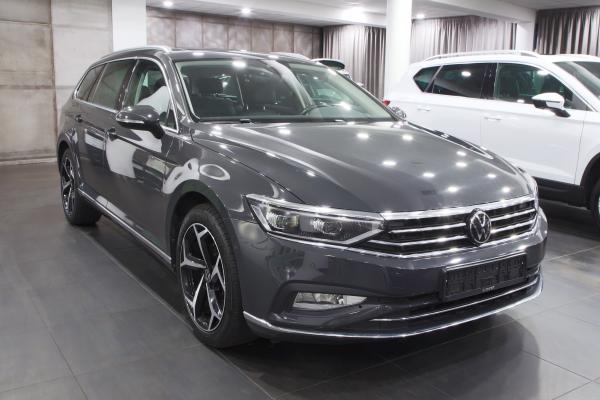 Volkswagen Passat B8 Variant Elegance 2.0 TDI 110kW DSG / facelift 2020 / Matrix Led / Virtual Cockpit / ALU 18''+ ALU 17''