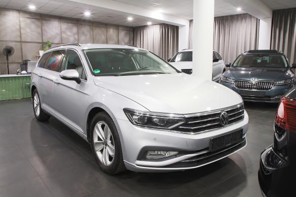 Volkswagen Passat B8 Variant Business 2.0 TDI 147kW DSG / Facelift 2020 / Matrix Led / ALU 17''+ zimní sada