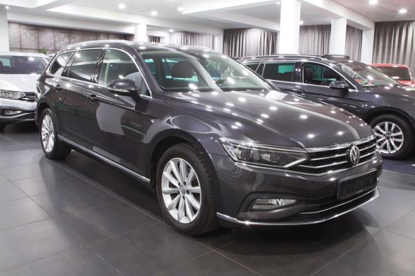 Volkswagen Passat B8 Variant Elegance 2.0 TDI 110kW DSG / Facelift 2020 / Webasto / Matrix Led / Virtual Cockpit / ALU 17''