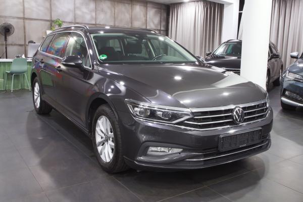 Volkswagen Passat B8 Variant Business 2.0 TDI 110kW DSG / Facelift 2020 / Matrix Led / 2x sada ALU 16''