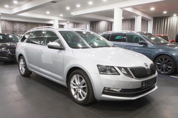 Škoda Octavia 3 Combi Style 2.0 TDI 110kW DSG / Webasto / Virtual cockpit / ALU 17''+ ALU 16''