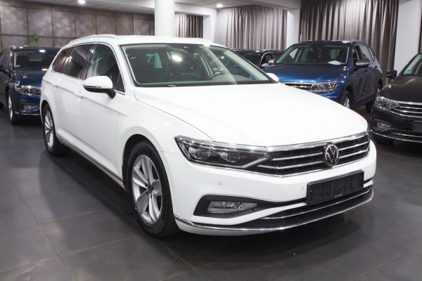 Volkswagen Passat B8 Variant Elegance 4Motion 2.0 TDI 140kW 4x4 DSG R-Line / Facelift 2020 / Matrix Led / Virtual Cockpit / ALU 17''