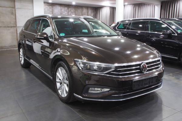 Volkswagen Passat B8 Variant Elegance 4Motion 2.0 Bi-TDI 176kW 4x4 DSG / Facelift 2020 / Matrix Led / Virtual Cockpit / 2x sada ALU 17''