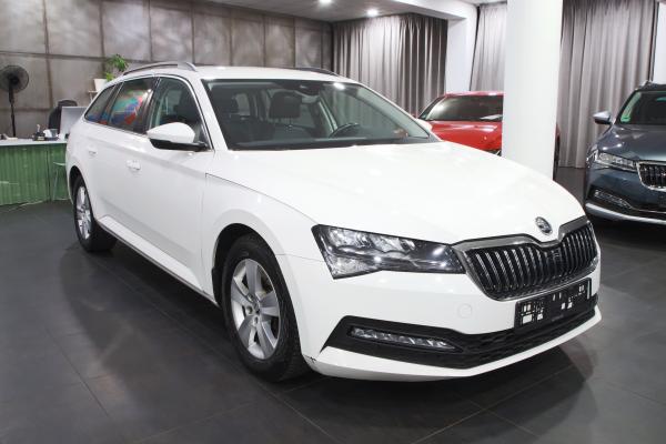 Škoda Superb 3 Combi 2.0 TDI 110kW DSG / Facelift 2020 / ALU