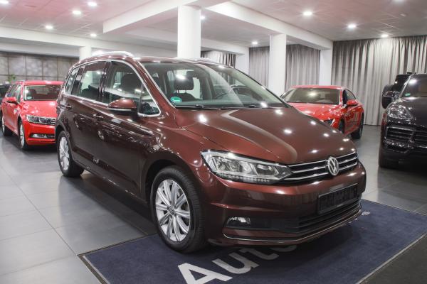 Volkswagen Touran Highline 2.0 TDI 110kW DSG / Webasto / ALU 17''