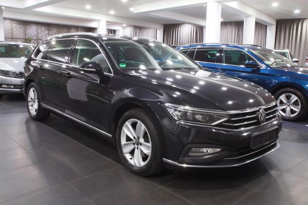 Volkswagen Passat B8 Variant Elegance 2.0 TDI 110kW DSG / Facelift 2020 / Matrix Led / Webasto / ALU 17''+ ALU 16''