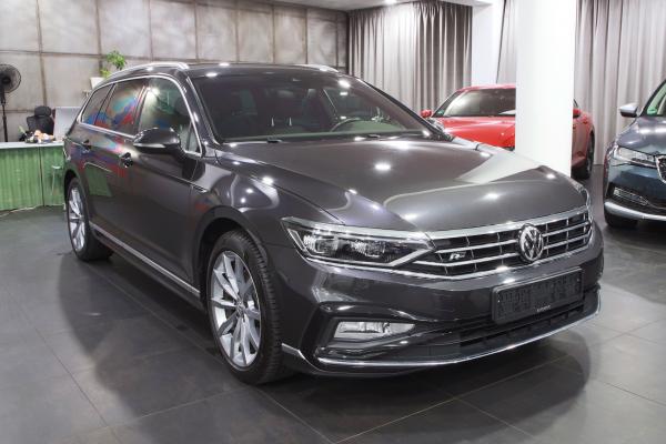 Volkswagen Passat B8 Variant Business 4Motion 2.0 TDI 140kW 4x4 DSG R-Line / Facelift 2020 / Matrix Led / ALU 18''