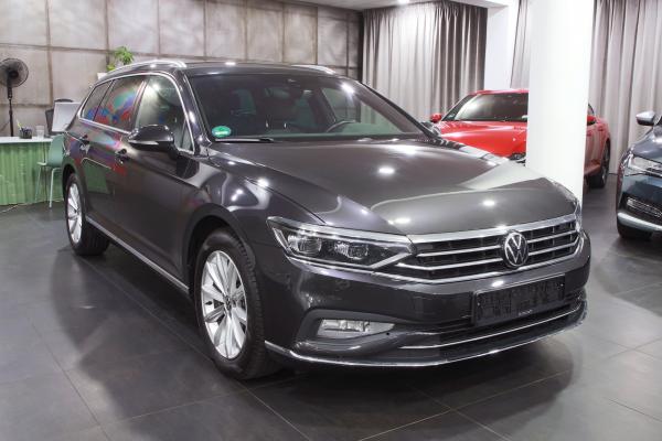 Volkswagen Passat B8 Variant Elegance 2.0 TDI 110kW DSG / Facelift 2020 / Matrix Led / Virtual Cockpit / ALU 17''+ ALU 16''