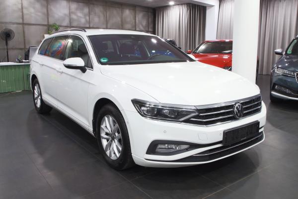 Volkswagen Passat B8 Variant Business 2.0 TDI 110kW DSG / Facelift 2020 / Matrix Led / Virtual cockpit / 2x sada ALU 16''