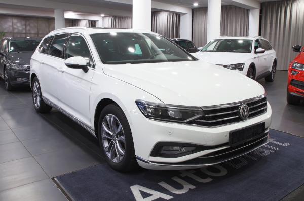 Volkswagen Passat B8 Variant Elegance 2.0 TDI 140kW DSG / Facelift 2020 / Matrix Led / Virtual Cockpit / ALU 17''