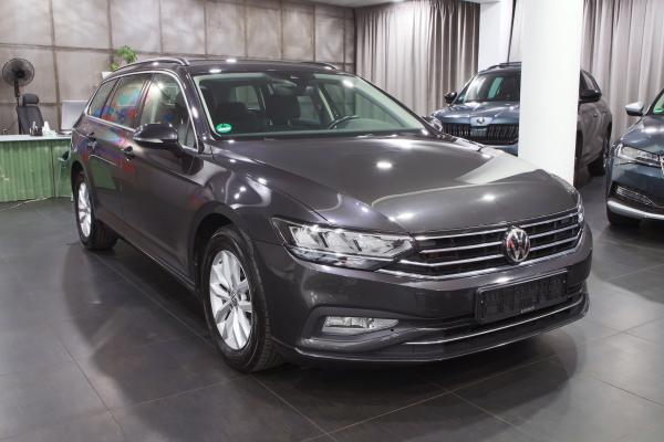 Volkswagen Passat B8 Variant Business 2.0 TDI 110kW DSG / Facelift 2020 / 2x sada ALU 16''