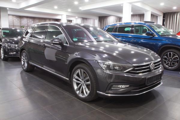 Volkswagen Passat B8 Variant Elegance 2.0 TDI 140kW DSG / Facelift 2020 / Matrix Led / Virtual Cockpit / ALU 18''+ ALU 16''