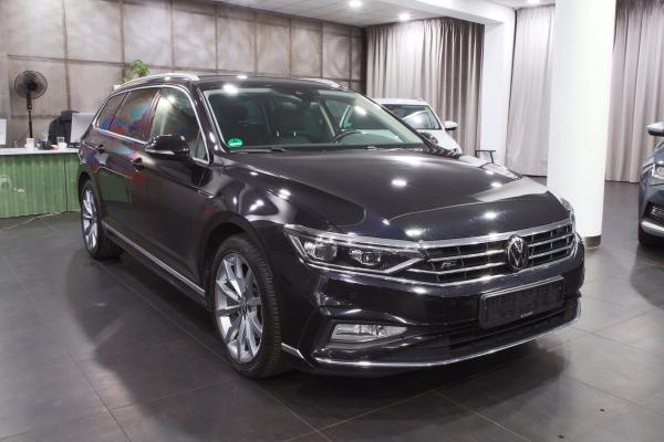 Volkswagen Passat B8 Variant Elegance 4Motion 2.0 TDI 147kW 4x4 DSG R-Line / Webasto / ALU 18''