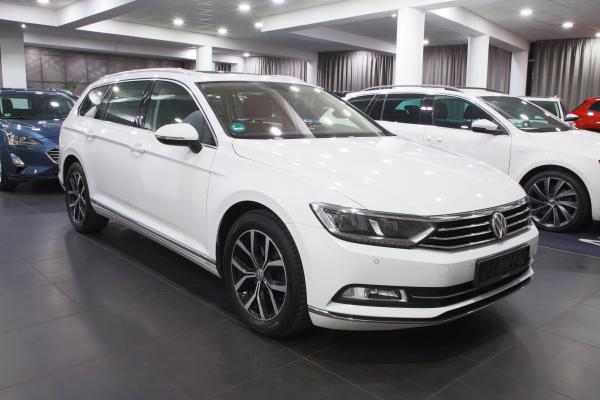 Volkswagen Passat B8 Variant Highline 2.0 TDI 110kW DSG / ALU 17''