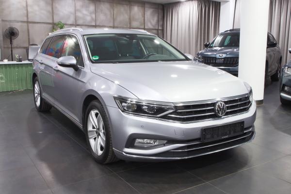 Volkswagen Passat B8 Variant Elegance 2.0 TDI 110kW DSG / Facelift 2020 / Matrix Led / Webasto / Virtual cockpit / 2x sada ALU 17''