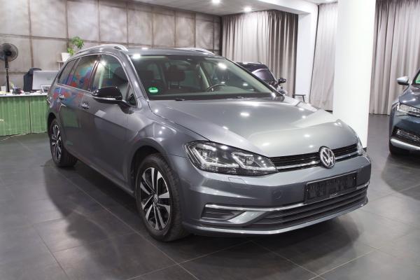 Volkswagen Golf 7 Variant Comfortline 2.0 TDI 110kW DSG IQ. Drive / ALU 17''+ ALU 16''