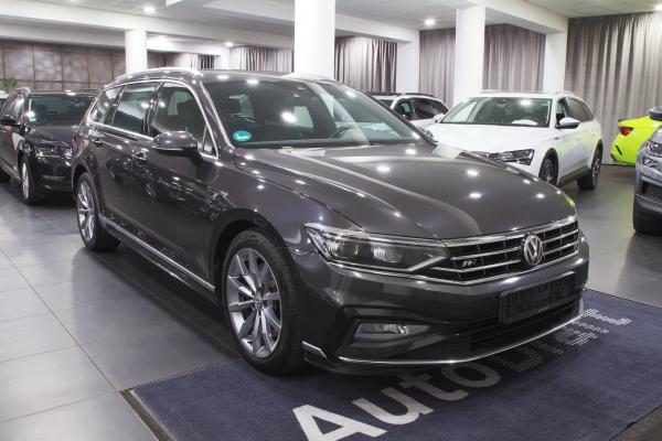 Volkswagen Passat B8 Variant Elegance 4Motion 2.0 Bi-TDI 176kW 4x4 DSG R-Line / Facelift 2020 / Matrix Led / Virtual Cockpit / ALU 18''+ ALU 17''