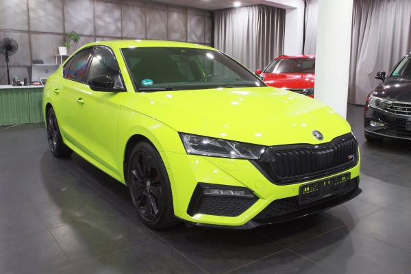 Škoda Octavia 4 RS 2.0 TDI 147kW DSG RS Lim. / Virtual Cockpit / Matrix Led / Mamba Green / ALU 18''