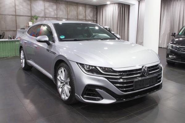 Volkswagen Arteon Shooting Brake R-Line 4Motion 2.0 TDI 147kW 4x4 DSG R-Line / Webasto / Virtual cockpit / ALU 19''+ ALU 18''