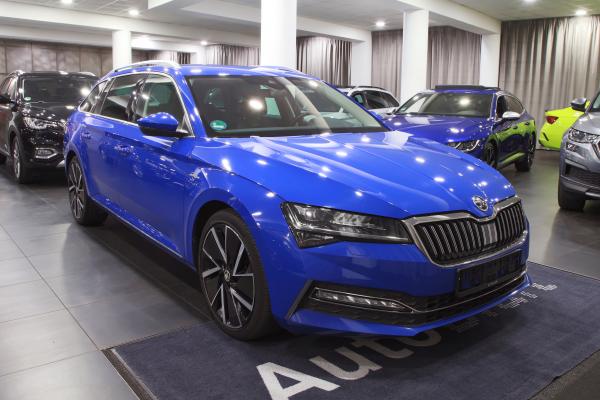 Škoda Superb 3 Combi 2.0 TDI 140kW Laurin & Klement / Facelift 2020 / Matrix Led / Webasto / ALU 19''