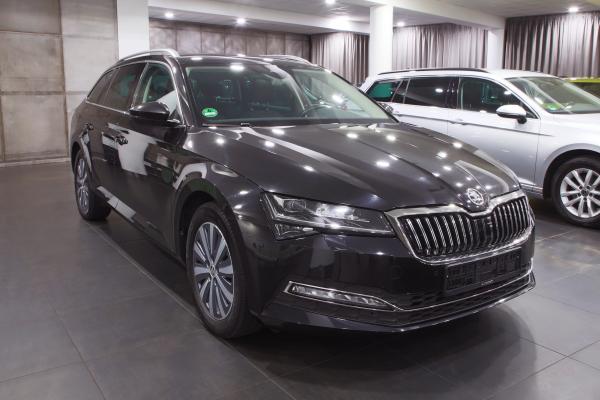 Škoda Superb 3 Combi Style 2.0 TDI 110kW DSG / Facelift 2020 / Virtual Cockpit / 2x sada ALU 17''