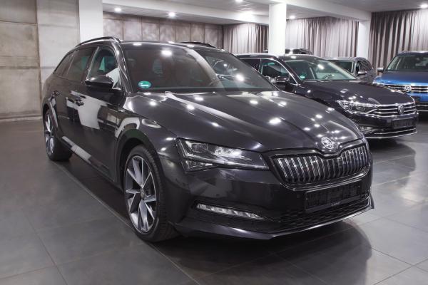 Škoda Superb 3 iV Combi 1.4 eTSI 160kW DSG Sportline / Facelift 2020 / Webasto / Virtual Cockpit / ALU 19''